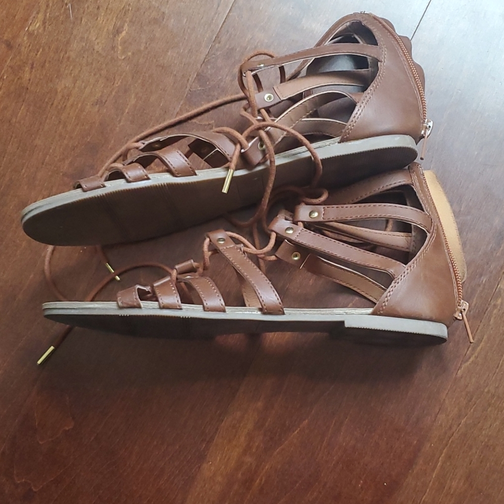 Women - Picture 2 of 8